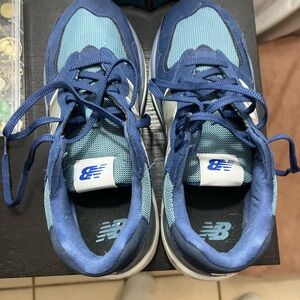 New Balance Kids Sneakers in Navy and Sky Blue